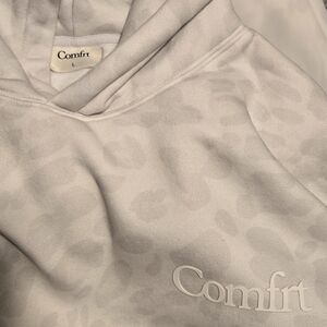 NWT Comfrt Snow Leopard Hoodie And Sweatpants Set